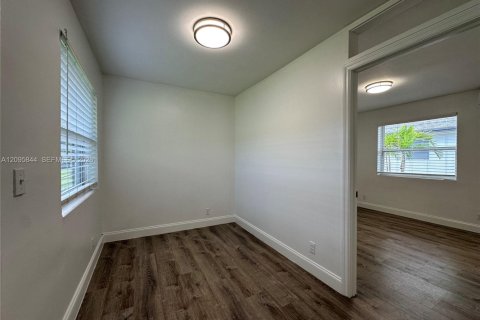 Appartement à louer à Hollywood, Floride: 1 chambre № 2385052 - photo 4