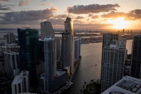 Copropriété à louer à Miami, Floride: 3 chambres, 328.5 m2 № 1960539 - photo 2