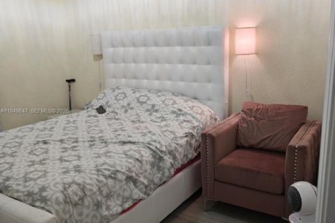 Touwnhouse à vendre à Miami, Floride: 3 chambres, 149.39 m2 № 2153050 - photo 19