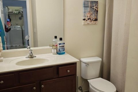 Touwnhouse à vendre à Miami, Floride: 3 chambres, 149.39 m2 № 2153050 - photo 16