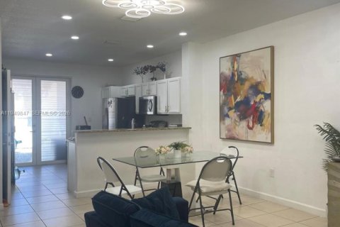 Touwnhouse à vendre à Miami, Floride: 3 chambres, 149.39 m2 № 2153050 - photo 13