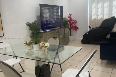 Touwnhouse à vendre à Miami, Floride: 3 chambres, 149.39 m2 № 2153050 - photo 9