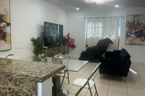 Adosado en Miami, Florida 3 dormitorios, 149.39 m2 № 2153050