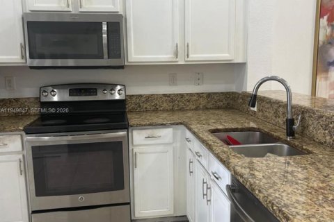 Touwnhouse à vendre à Miami, Floride: 3 chambres, 149.39 m2 № 2153050 - photo 4