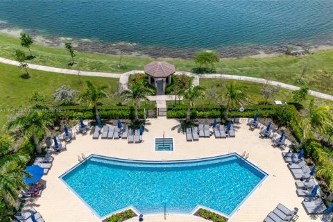 Townhouse in Miami, Florida 3 bedrooms, 126.53 sq.m. № 1838696 - photo 23