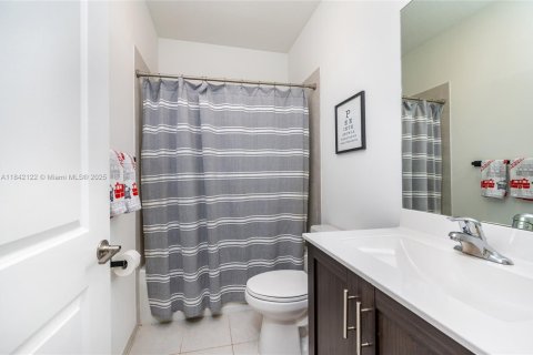 Townhouse in Miami, Florida 3 bedrooms, 126.53 sq.m. № 1838696 - photo 11