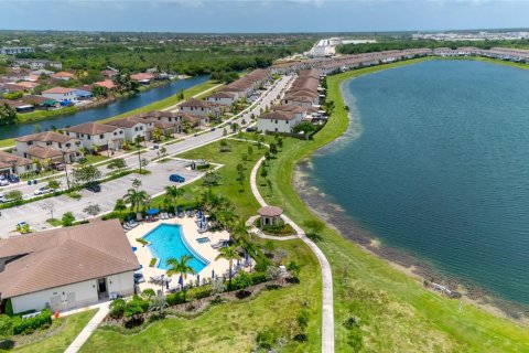 Townhouse in Miami, Florida 3 bedrooms, 126.53 sq.m. № 1838696 - photo 21