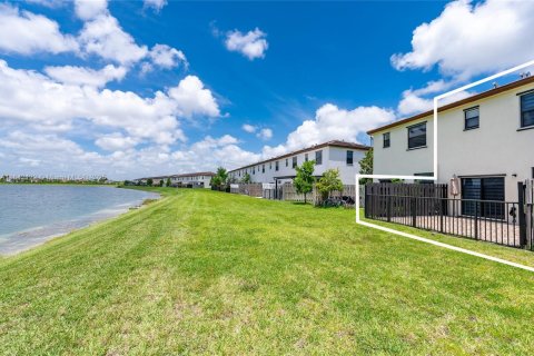 Townhouse in Miami, Florida 3 bedrooms, 126.53 sq.m. № 1838696 - photo 18
