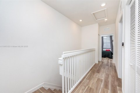 Townhouse in Miami, Florida 3 bedrooms, 126.53 sq.m. № 1838696 - photo 10