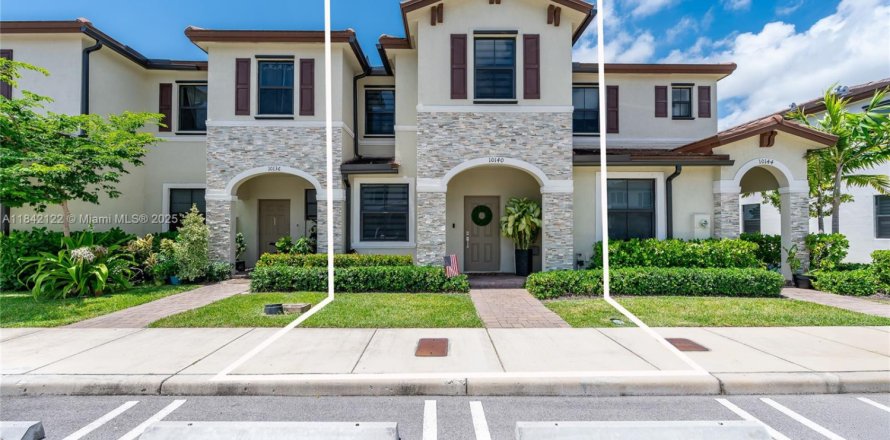 Townhouse in Miami, Florida 3 bedrooms, 126.53 sq.m. № 1838696