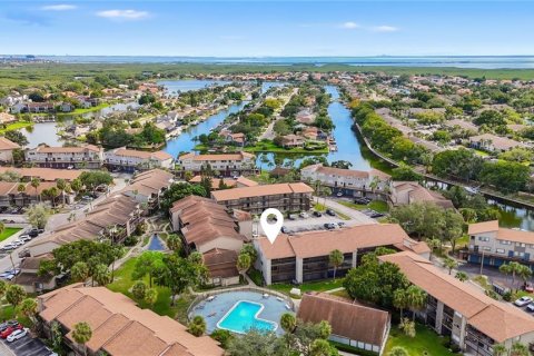 Condo in Tampa, Florida, 2 bedrooms № 2383462 - photo 9