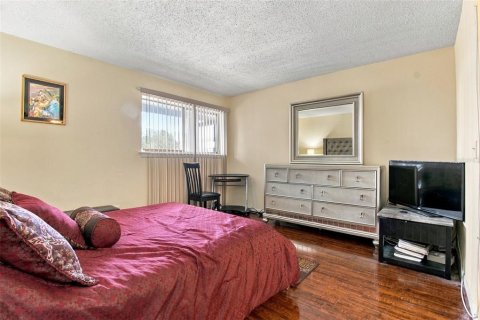 Condo in Tampa, Florida, 2 bedrooms № 2383462 - photo 16