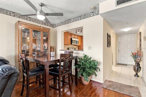 Condo in Tampa, Florida, 2 bedrooms № 2383462 - photo 21