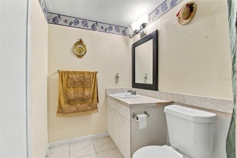 Condo in Tampa, Florida, 2 bedrooms № 2383462 - photo 20