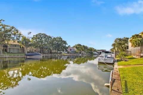 Condo in Tampa, Florida, 2 bedrooms № 2383462 - photo 2