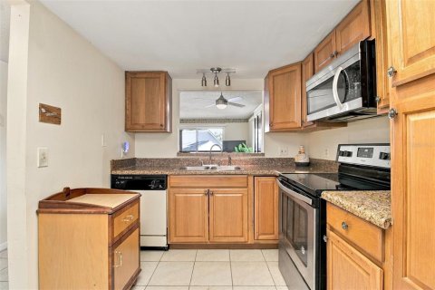 Condo in Tampa, Florida, 2 bedrooms № 2383462 - photo 14