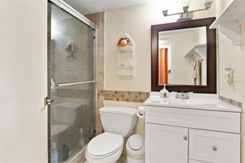 Condo in Tampa, Florida, 2 bedrooms № 2383462 - photo 17