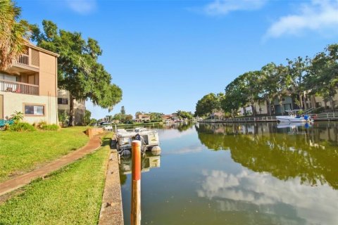 Condo in Tampa, Florida, 2 bedrooms № 2383462 - photo 3