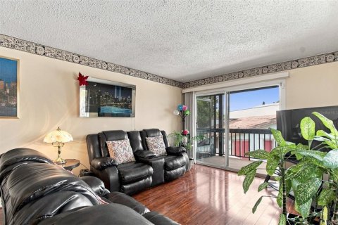 Condo in Tampa, Florida, 2 bedrooms № 2383462 - photo 25