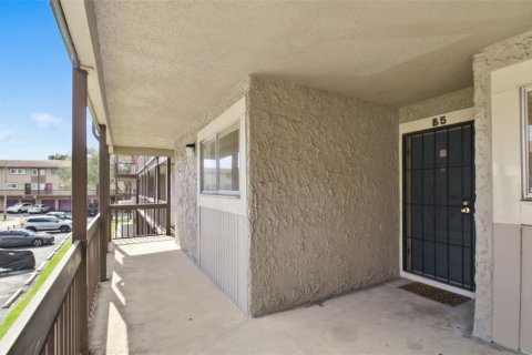 Condo in Tampa, Florida, 2 bedrooms № 2383462 - photo 10