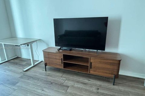 Снять в аренду кондоминиум в Майами, Флорида 1 спальня, 68.56м2, № 2077958 - фото 5