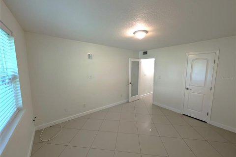 Condo in Tampa, Florida, 3 bedrooms  № 1911961 - photo 16