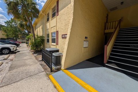 Condo in Tampa, Florida, 3 bedrooms  № 1911961 - photo 2