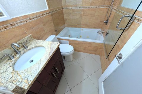 Condo in Tampa, Florida, 3 bedrooms  № 1911961 - photo 22