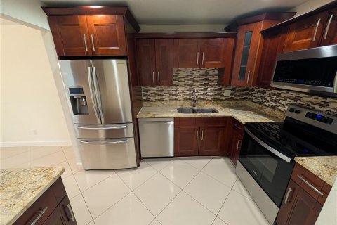 Condo in Tampa, Florida, 3 bedrooms  № 1911961 - photo 9