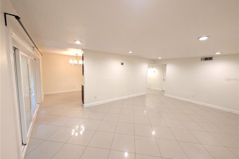 Condo in Tampa, Florida, 3 bedrooms  № 1911961 - photo 7