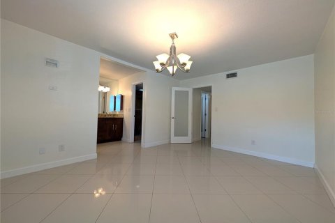 Condo in Tampa, Florida, 3 bedrooms  № 1911961 - photo 14