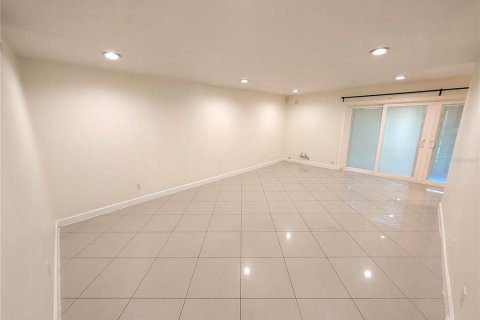 Condo in Tampa, Florida, 3 bedrooms  № 1911961 - photo 8