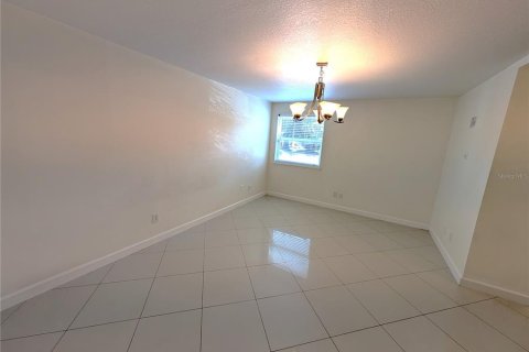 Condo in Tampa, Florida, 3 bedrooms  № 1911961 - photo 13
