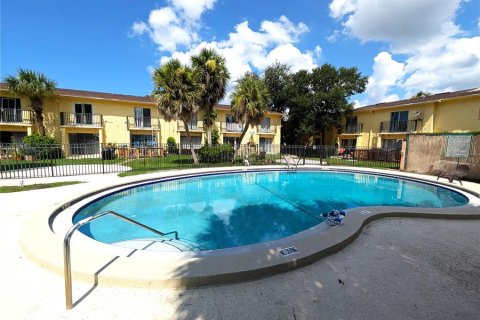 Condo in Tampa, Florida, 3 bedrooms  № 1911961 - photo 4