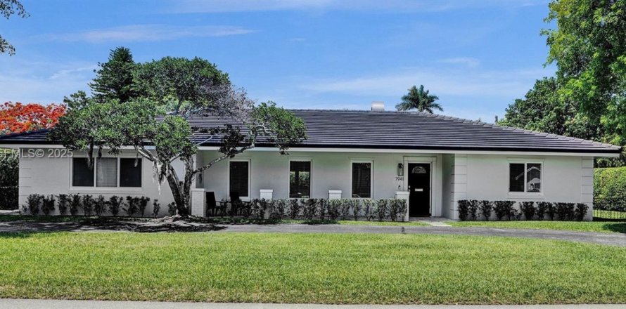 Villa ou maison à Palmetto Bay, Floride 4 chambres, 207.54 m2 № 1977177