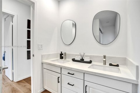 Villa ou maison à louer à Palmetto Bay, Floride: 4 chambres, 207.54 m2 № 1977177 - photo 16