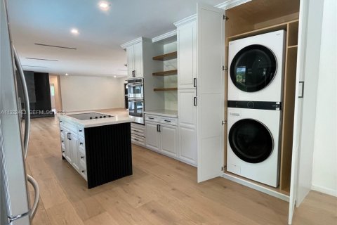 Villa ou maison à louer à Palmetto Bay, Floride: 4 chambres, 207.54 m2 № 1977177 - photo 9