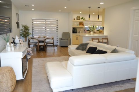 Купить виллу или дом в Майами, Флорида 4 спальни, 126.07м2, № 2033754 - фото 3