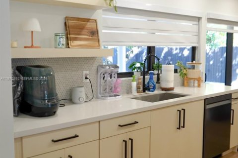 Купить виллу или дом в Майами, Флорида 4 спальни, 126.07м2, № 2033754 - фото 9