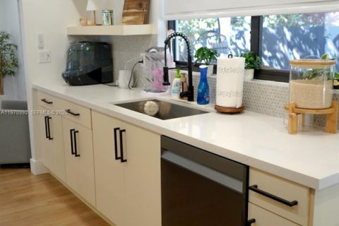 Купить виллу или дом в Майами, Флорида 4 спальни, 126.07м2, № 2033754 - фото 12