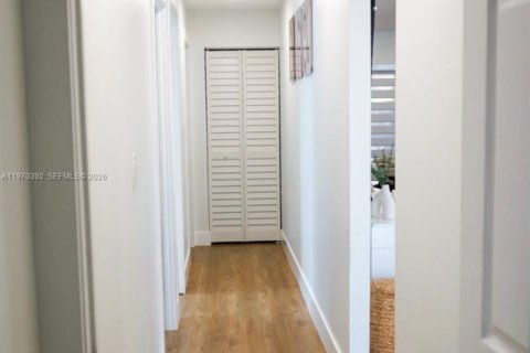 Купить виллу или дом в Майами, Флорида 4 спальни, 126.07м2, № 2033754 - фото 19