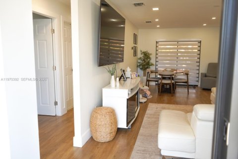 Купить виллу или дом в Майами, Флорида 4 спальни, 126.07м2, № 2033754 - фото 4