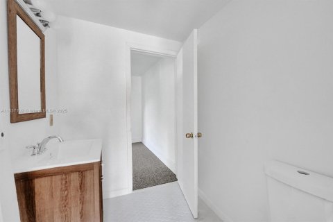 Villa ou maison à louer à Lake Worth, Floride: 1 chambre, 246.38 m2 № 1821838 - photo 10
