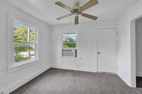 Villa ou maison à louer à Lake Worth, Floride: 1 chambre, 246.38 m2 № 1821838 - photo 9