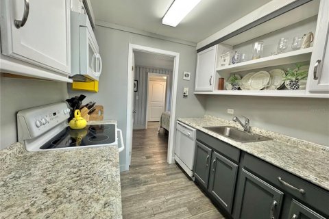 Condo in Clermont, Florida, 2 bedrooms  № 1648272 - photo 13