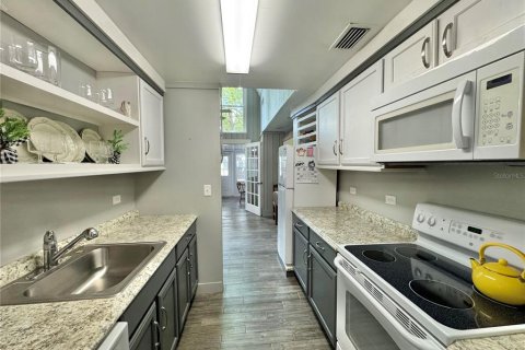 Condo in Clermont, Florida, 2 bedrooms  № 1648272 - photo 12
