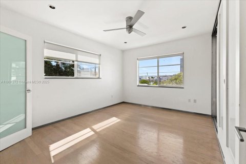 Condominio en venta en Miami Beach, Florida, 1 dormitorio, 65.03 m2 № 1953812 - foto 12