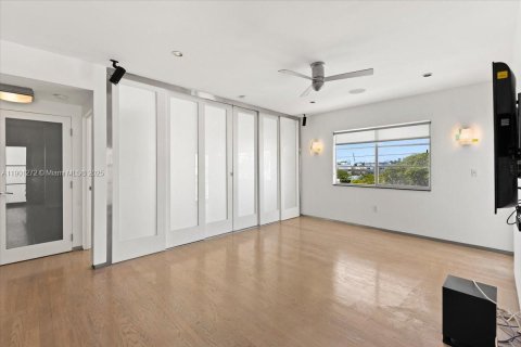 Condominio en venta en Miami Beach, Florida, 1 dormitorio, 65.03 m2 № 1953812 - foto 8