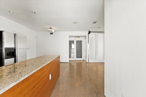 Condominio en venta en Miami Beach, Florida, 1 dormitorio, 65.03 m2 № 1953812 - foto 3