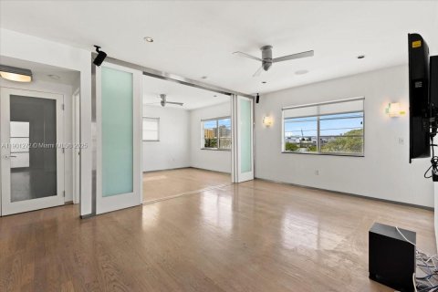 Condominio en venta en Miami Beach, Florida, 1 dormitorio, 65.03 m2 № 1953812 - foto 11